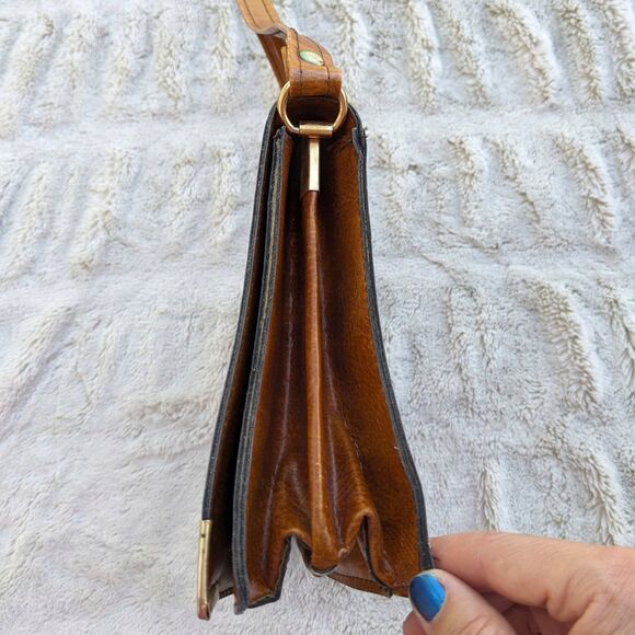 Vintage 70s Cognac & Gold "The Cambridge"Faux Leather Shoulder / Crossbody Bag - Picture 7 of 10